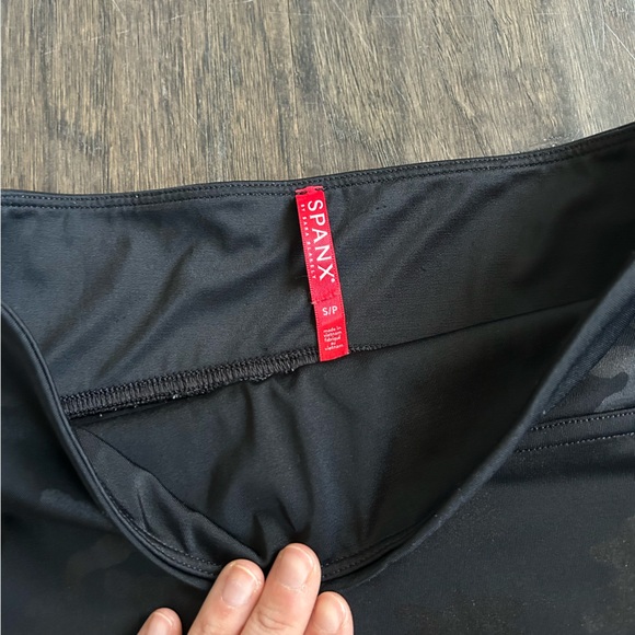 Spanx Black Camo Leggings Small Shaping Activewear - Picture 7 of 7